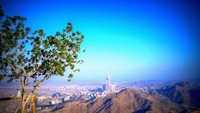 Zam-zam Tower dari Gua Tsur