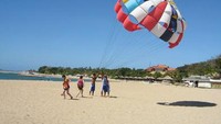 parasailing, melihat Benoa dari ketinggian (scenic-tourism.blogspot.com)