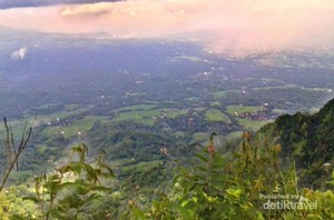 Mengulik Mitos Puncak Tertinggi Perbukitan Menoreh, Yogyakarta