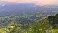 View dari Puncak Suroloyo