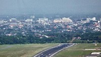 Pesona saat ada pesawat tinggal landas