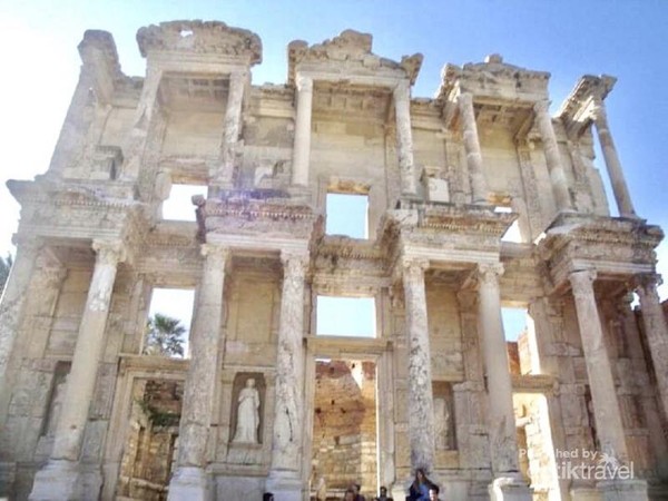 Gerbang Perpustakaan Celsus