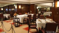 Suasana restoran Hikawa Maru