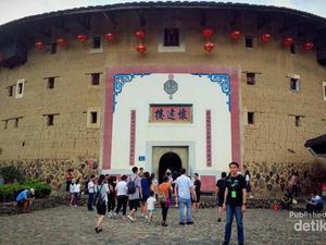 Mengunjungi Kampungnya Mulan di China, Rumah Tulou