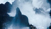 Keindahan Porto Moniz dengan ombaknya yang besar dan penuh misteri