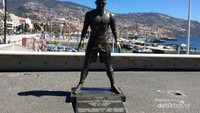 Patung CR7 yang menjadi salah satu daya tarik kota Funchal