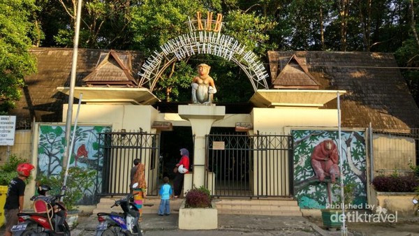 Mengunjungi Maskot  Dufan di Tarakan 