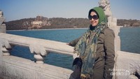 perpaduan pepohonan, danau, dan bangunan merupakan kombinasi yang menawan menawan dari Summer Palace