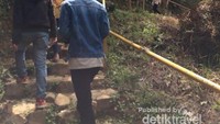Trekking menuju Puncak Darajat
