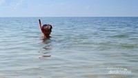Snorkeling juga boleh, pemandangannya ajib