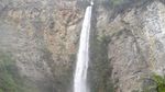 Menikmati Air Terjun Sipiso-piso Dari Dekat