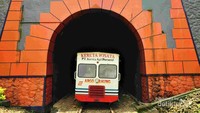 di depan terowongan