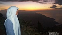 Pemandangan saat sunrise