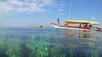 Langit dan laut seakan menyatu