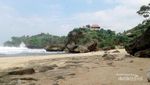 Menikmati Indahnya Pantai Kukup di Gunungkidul