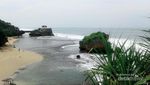 Menikmati Indahnya Pantai Kukup di Gunungkidul