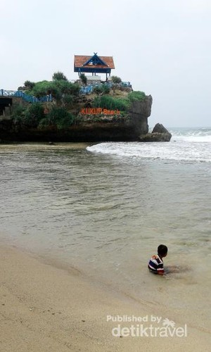 Menikmati Indahnya Pantai Kukup di Gunungkidul