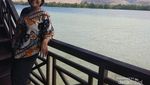 Menikmati Indahnya Teluk Mutiara dari Restoran Kayu di NTT