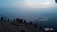 Menunggu sunrise