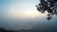 Tampak matahari di kejauhan