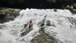 Menikmati Jacuzzi Alami di Air Terjun Goa Rang Reng Bali