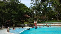 Kolam renang di Osing