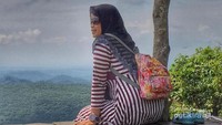 Gardu pandang Goa Rong membuat kita serasa diatas awan