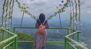 Menikmati Keindahan Alam dari Ketinggian Goa Rong