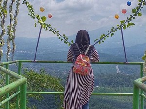 Menikmati Keindahan Alam dari Ketinggian Goa Rong