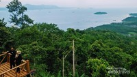 Bercengkrama sambil indahnya menikmati pemandangan alam dari ketinggian
