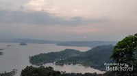Keindahan sunset Waduk Jatigede