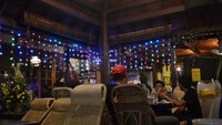Suasana dalam rumah makan