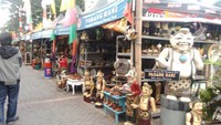 Pasar seni di samping Taman Srigunting