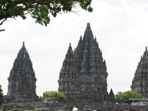 Menikmati Libur Tahun Baru di Prambanan