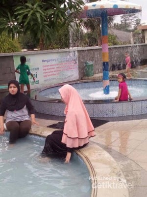 Menikmati Mandi Air Panas di Kuningan