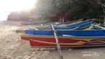 Menikmati Ombak di Pantai Krakal, Gunungkidul