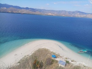 Menikmati Pagi dan Indahnya Pulau Riung
