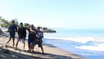 Menikmati Pagi di Pantai Batu Layar Lombok