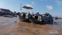 Pedagang-pedangan di pasar terapung Cai Rang.
