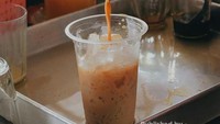 Warung Kopi Winny, yang dari pagi sampai ke pagi tak pernah sepi pengunjung.