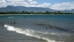 Menikmati Pantai di Danau Toba