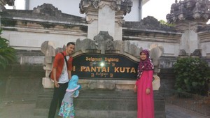Menikmati Pantai Sejuta Turis di Bali