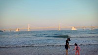 Menghabiskan akhir pekan di Pantai Gwangalli bersama keluarga
