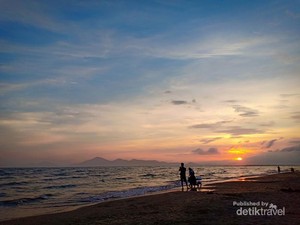 Menikmati Pesona Pantai Eksotis di Busan