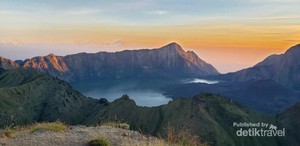 Menikmati Rinjani dari Segara Anak yang Mempesona