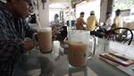 Menikmati Secangkir Kopi Tarik di Pulau Penawar Rindu