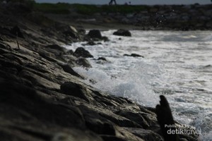 Menikmati Senja Dari Pantai Alue Naga di Banda Aceh