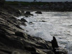 Menikmati Senja Dari Pantai Alue Naga di Banda Aceh