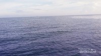 Laut membiru di Pelabuhan Leppe