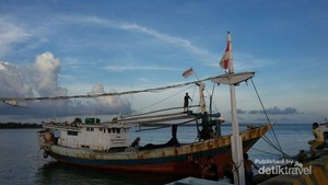 Menikmati Senja di Pelabuhan Leppe, Sulsel